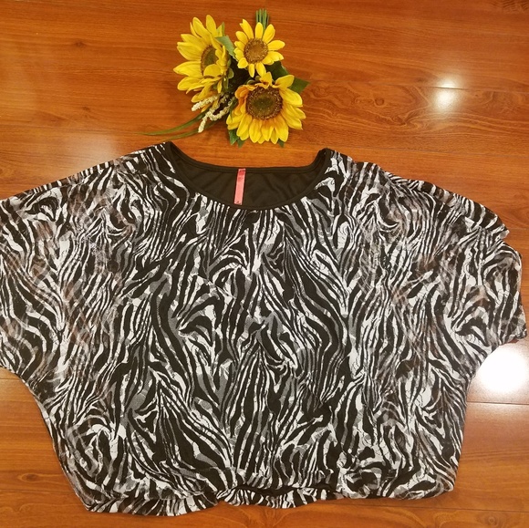 🛍Zebra Print Crop Top Size Medium - Picture 4 of 7